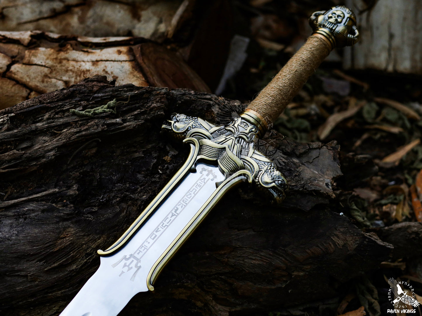 Designed for collectors, fantasy lovers, and sword enthusiasts, this masterpiece features a high-carbon steel blade